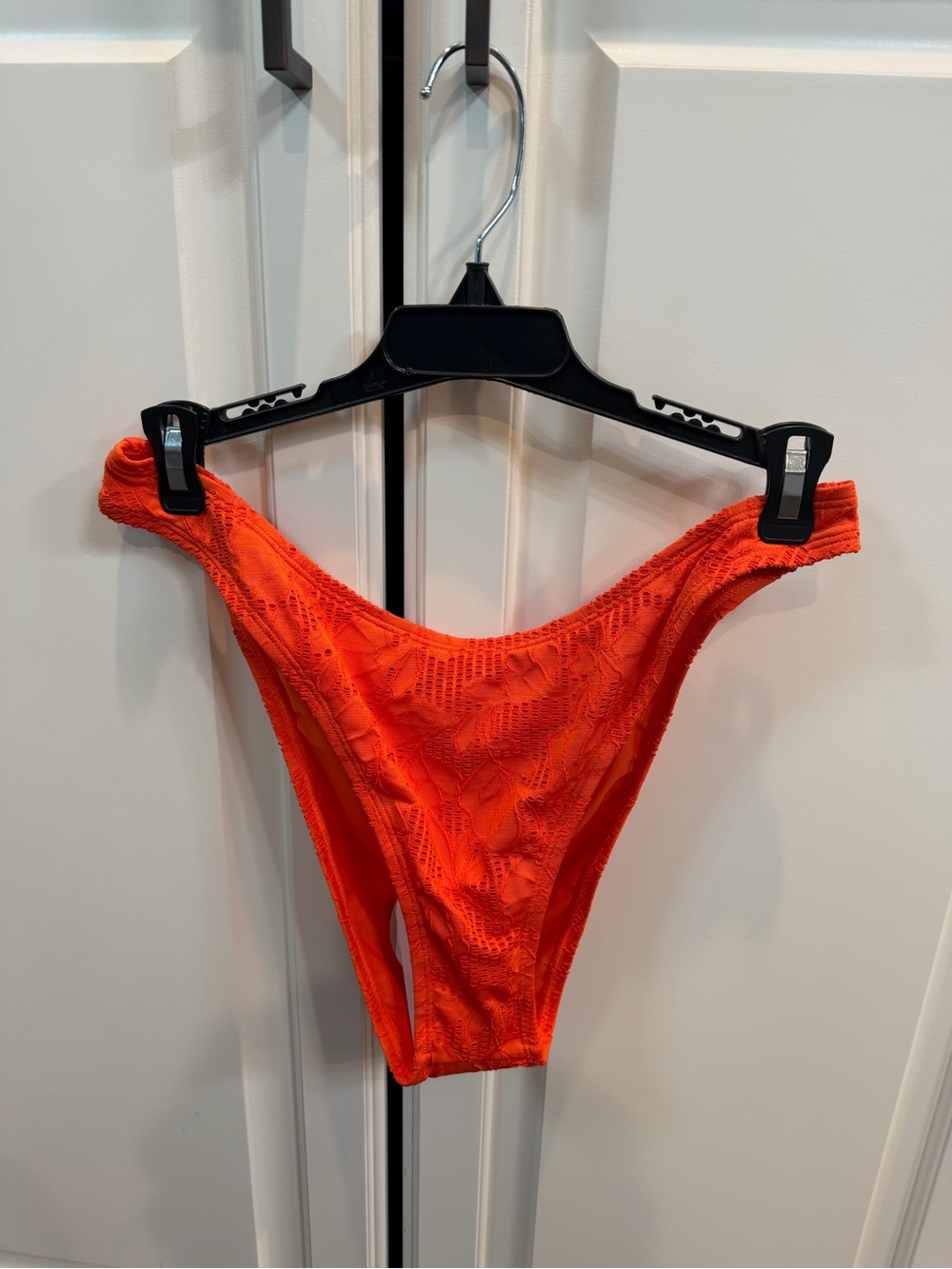 Gianni Bini/Shea Leigh Mills Red Lace Bandeau Bikini Set - Picture 4 of 12